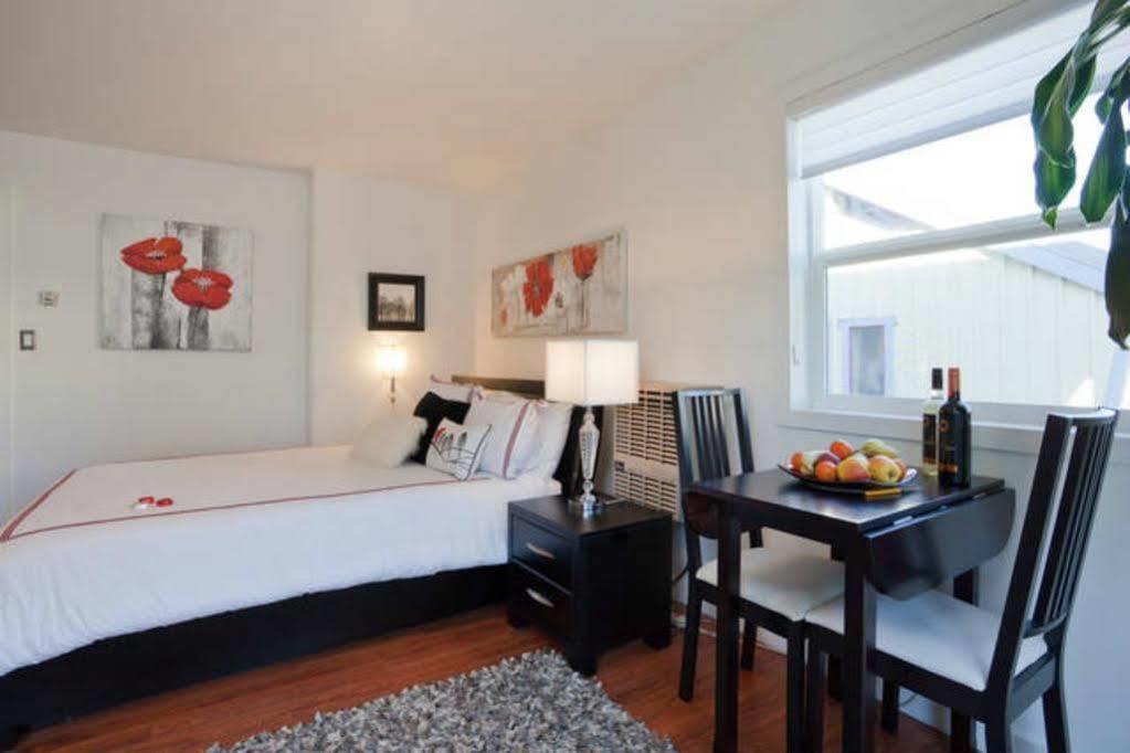 Fisherman'S Wharf Bed & Breakfast Victoria Exterior photo